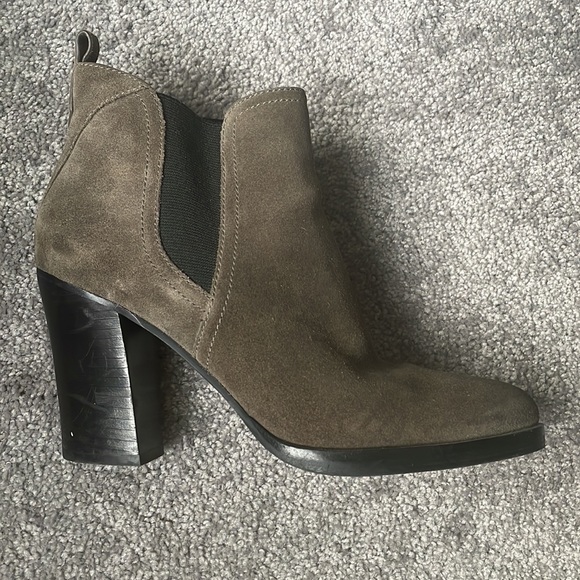 Heeled booties - Picture 2 of 4
